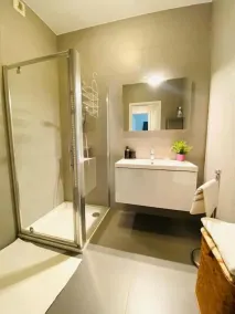 Large 3bedrooms with Terrace and Parking - Image 4