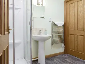 2 bedroom accommodation in Kinross - Image 2