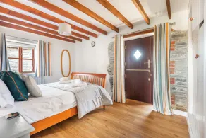 2 Bed cottage, log burner. Pet friendly - 5 mins to nearest beach. - Image 3