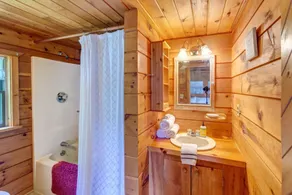 Rustic Retreat | Hike, Explore Charming Towns & Unwind - Image 2