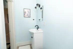 Charming & Newly Renovated 2BR in St Albans - Image 4