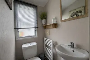 Beautiful 6 Berth Caravan With Decking In Norfolk Ref 89001Mv - Image 2