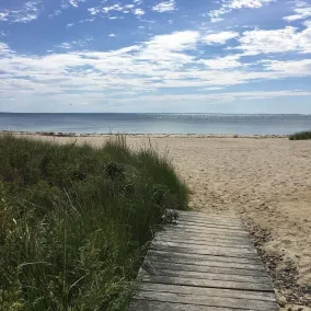 Stunning 4 bedroom with access to private beach - Image 2