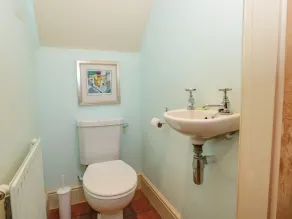 19 ABOVE TOWN, pet friendly, character holiday cottage in Dartmouth - Image 4