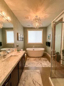 Luxurious Beachfront Villa with private hot tub, huge deck, family/pet-friendly! - Image 3