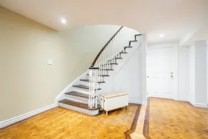 Spacious Beautiful House in Mississauga, 15 minutes from Toronto PRIME LOCATION! - Image 4