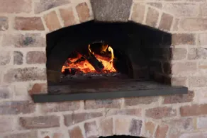 Retreat at Renfrew – Entertainers Delight with Spa, Pizza Oven & Sunset Views - Image 3