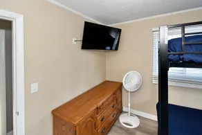 2 Bedroom, 1 Bath, Upper level, Sleeps 8, Boat Well Included, Near Boat Launch - Image 4