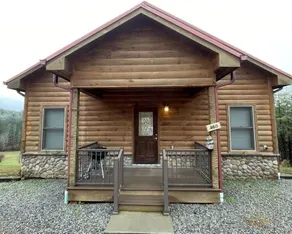 Charming cabin with an Amazing view! - pet and motorcycle friendly! 2 Bedroom Cabin by RedAwning - Image 5