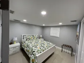 Lovely comfy clean apartment. Close to State parks/ beaches/ restaurants.   - Image 3