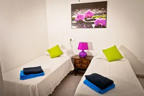 2 Bed Lägenhet i med privat pool och terrass nära alla bekvämligheter - Image 5
