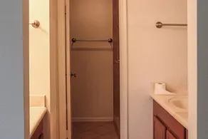 87 Mountain View - Private Bedrooms with Shared Bathroom in Co-Living House - Image 4