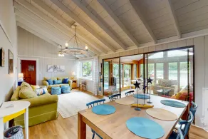 Adorable Winnipesaukee Lakehouse and Guest House for 12 SPECIAL RATES - Image 2