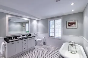 Muskoka Paradise! Spacious & Inviting, Great Deck! Sleeps 16! Hot Tub! Bala! - Image 3