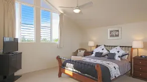 Roll out of bed and onto the beach - Tri-level townhouse ideal for the beachlover! - Image 3