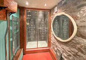 A quirky restoration, sleeps 4 people & a dog WiFi, numerous walks from the door & a pub nearby! - Image 4