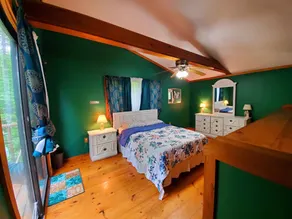 2 minute walk to Shagg Pond/Bryant Pond. Pet friendly! - Image 5