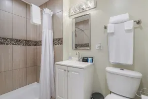 Beautifully Renovated House 10 mins from Downtown - Image 4