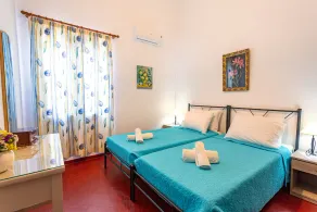 2BD Traditional Mediterranean Family House 10min from the beach - Image 5