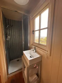 Cozy Countryside Retreat & Stargazing Heaven"" with Wood-Fired Hot Tub" - Image 3