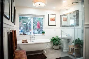 Romantic River Cabin w/ Hot Tub, views, spa bathroom, Close to 2 Yosemite Gates - Image 4