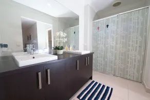 Designer Decor Home with 8Beds at Williams Landing - Image 2