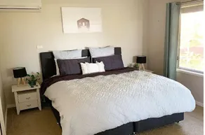 RESORT STYLE LIVING and BAY VIEWS - Batehaven - Image 5