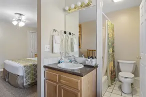 Outpost: Town Square Lodge 3 - Close to Town Square - Image 2