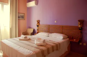 Holiday cottage with shared swimming pool and lake view in the countryside. - Image 3