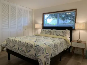 3-Bed Mid-Century Mod Home - 14 Min. to Autzen & 5 Min to Airport - Image 3