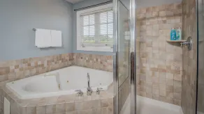 Great Location End unite luxury  3 level townhouse. 2 car Garage, - Image 5
