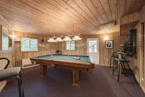 Spacious 3 Plus 1 Bedroom 2 Bath Cottage Retreat with Fire Pit and Pool Table - Image 4