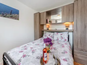 2 bedroom accommodation in Llandeilo - Image 4