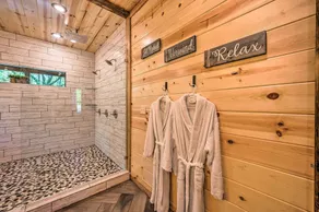 Secluded! Couples/Family Cabin, 1Br; 1 Lux Bth: Bunkroom, Sleeps 4, Hot Tub - Image 3