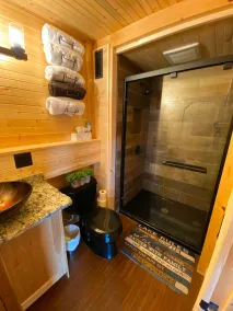 Ark Encounter★ Lakefront Front Cabin, Dock Water Slides, Screened Porch Hot Tub★ - Image 3