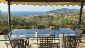 Wunderschöne Villa auf einem Hügel aus Olivenbäumen mit atemberaubendem 360 ° Blick auf die Bucht und die Hügel - Image 4