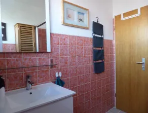 Sunny apartment near the city—perfect for long-term stays! Balcony, elevator - Image 2