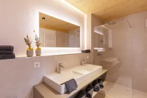 Apartment 'Anna' with Shared Terrace, Balcony and Wi-Fi - Image 5