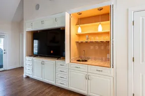 Luxurious 4BR Retreat - Pool Table & Chic Amenities - Image 2