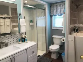 Captain’s Quarters at Water’s Edge - Image 4