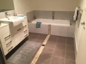 Très moderne et confortable, très proche de la rampe de mise à l'eau, de la baie et de la plage! - Image 4