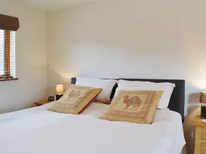 Perfect for a couple and offering wheelchair access. - Image 3