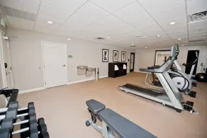 Suite climatisée avec piscine et accès au gymnase | Petit déjeuner gratuit! - Image 2