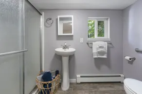 Lakeside Living w\\sandy beach, gas fireplace -easy 25 minute commute to Portland - Image 4
