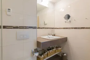 Exclusivo apartamento com vista para o mar e varanda, Wi-Fi, apenas 100 metros da praia - Image 3