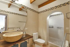 Stunning property with guest house, large pool, beautiful grounds, WIFI - Image 2