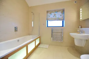 THE PENTHOUSE, family friendly, luxury holiday cottage in West Bay - Image 3