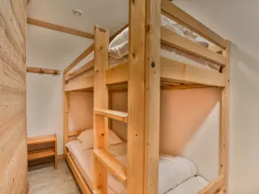 Renovated 2-Bedroom + Mountain Nook Apartment, Near Center & Shops, The Gets - Image 4
