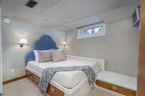 Beautiful Private Yacht in the Seattle area - Image 5