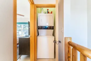 Riverside mountain getaway, million dollar views, ground access, attached garage - Image 2